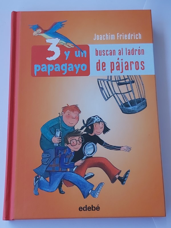 3 y un papagayo. Buscan al ladrón de pájaros