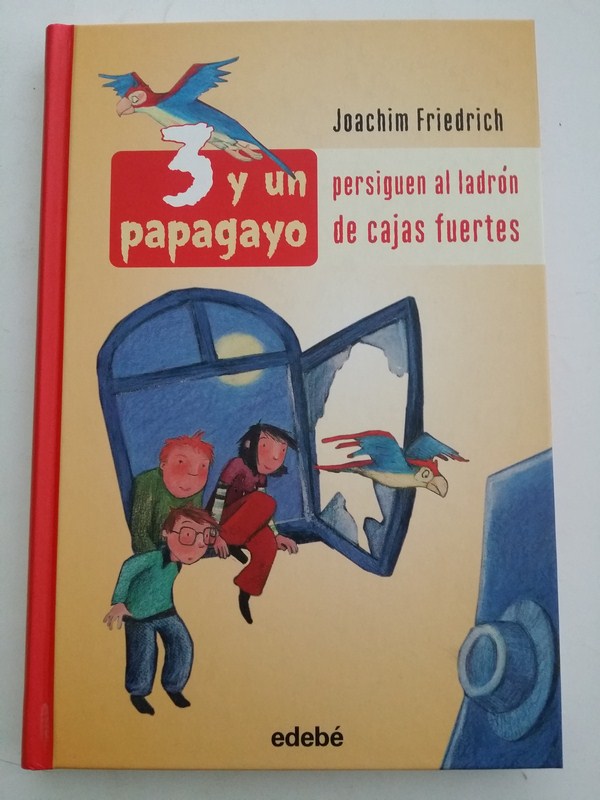 3 Y un papagayo persiguen al ladron cajas fuertes