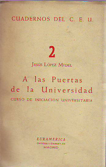 A LAS PUERTAS DE LA UNIVERSIDAD.