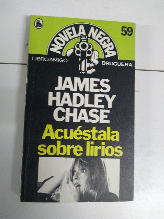 Acuéstala sobre lirios