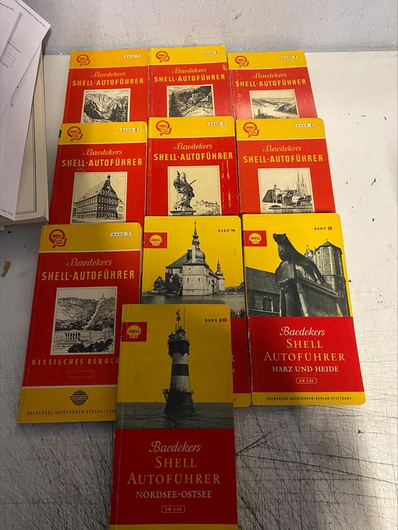 BAEDEKER SHELL AUTOFUHRER , 1-10 BAND. 1: BAYERISCHE ALPEN. 2: SCHWARZWALD UND BODENSE. 3: RHEIN UND MOSEL. 4: SCHWABEN UND ODENWALD. 5: FRANKEN. 6: OSTBAYERN. 7: HESSISCHES BERGLAND. 8: WESTFALEN-NIEDERRHEIN. 9: HARZ UND HEIDE. 10: NORDSEE-OSTSEE.