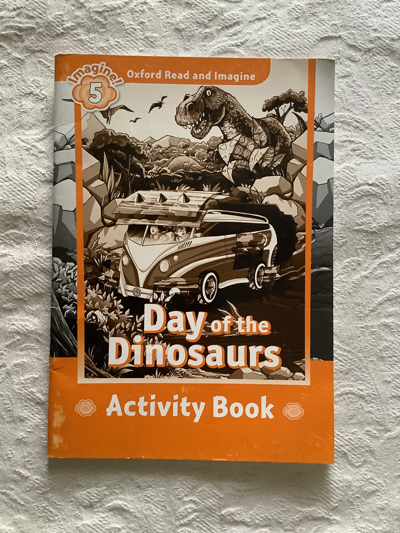 Day of dinosaurs. Activity book