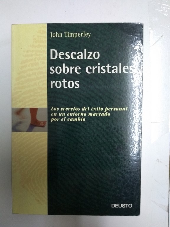 Descalzo sobre cristales rotos