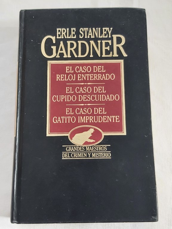 El caso del reloj enterrado. El caso del cupido descuidado. El caso del gatito imprudente.