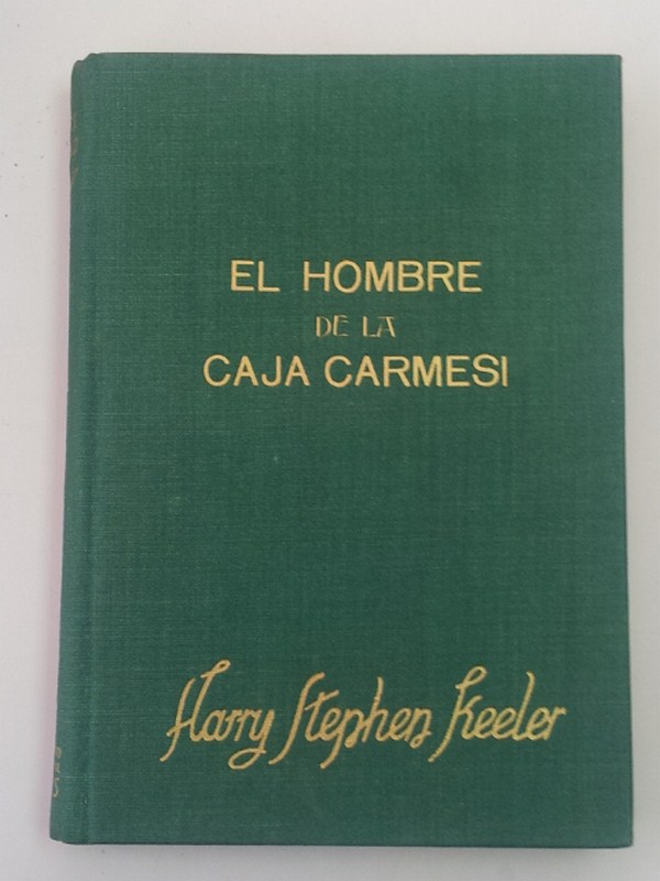 El hombre de la caja carmesí