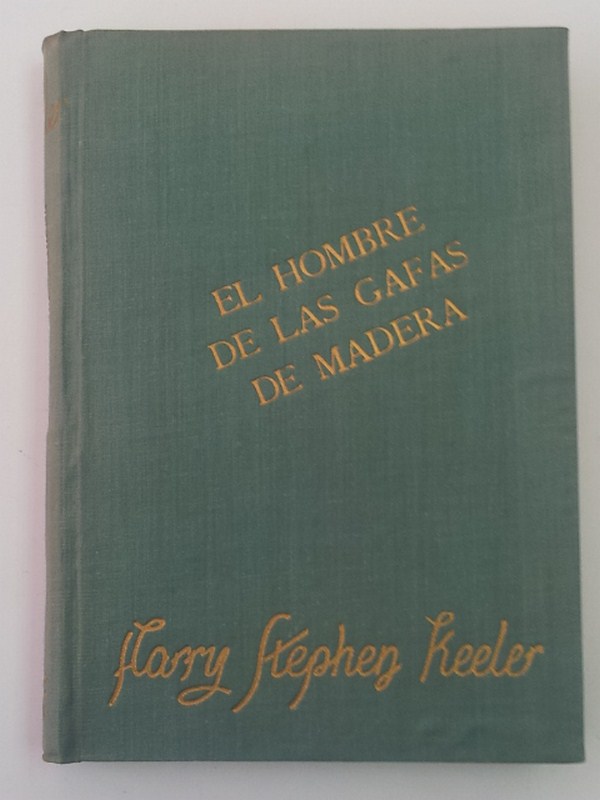 El hombre de las gafas de madera