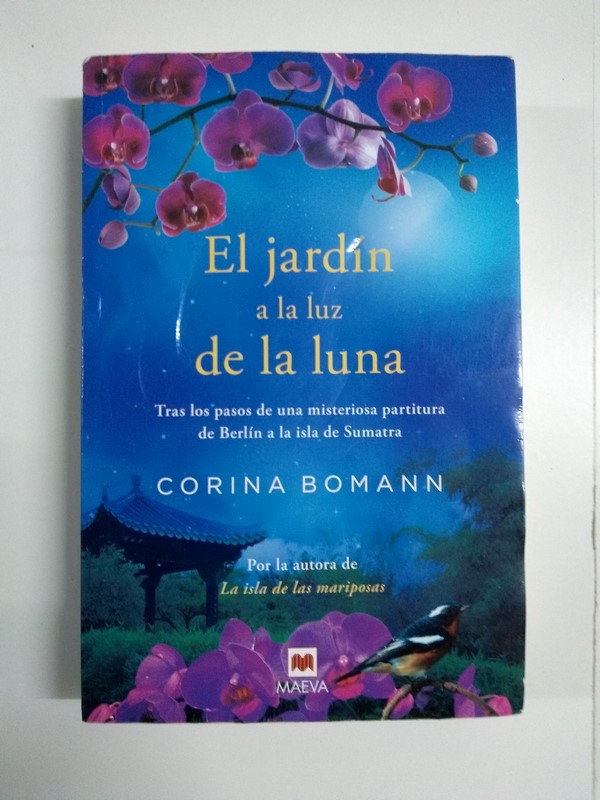 El jardín a la luz de la luna