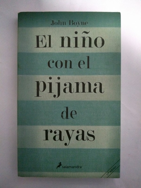 El niño con el pijama de rayas