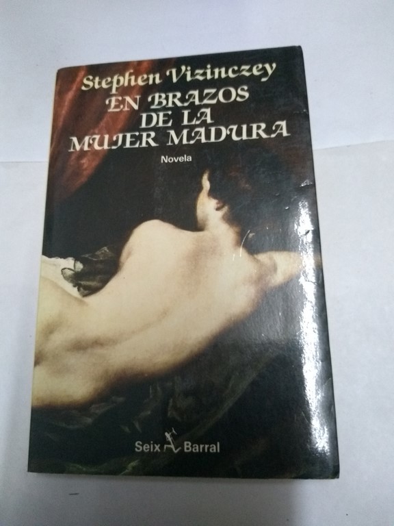 En brazos de la mujer madura