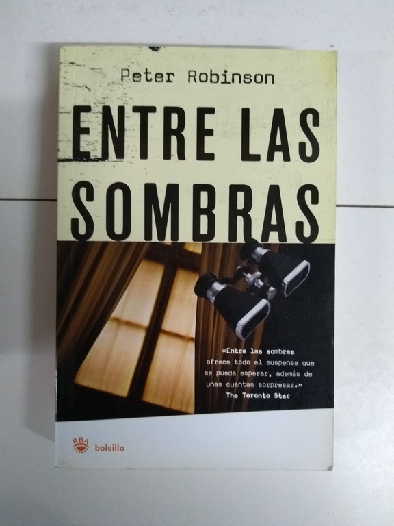 Entre las sombras