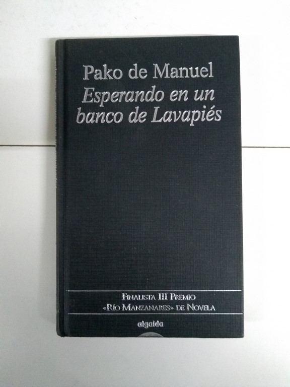 Esperando en un banco de Lavapiés