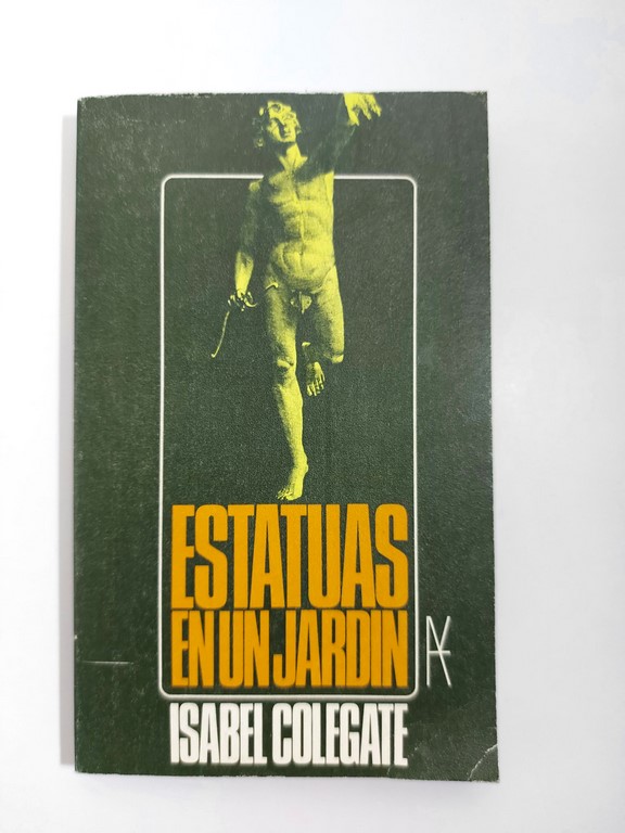 Estatuas en un jardín
