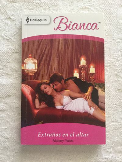 Extraños en el altar