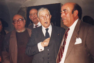 FOTOGRAFIA DEL ACTOR MANOLO GOMEZ BUR EN UNA FIESTA.