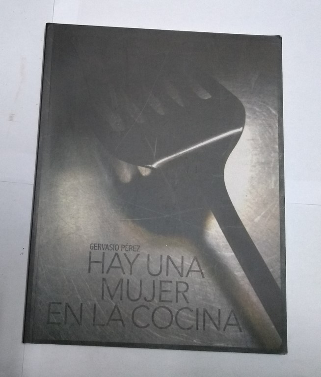 Hay una mujer en la cocina