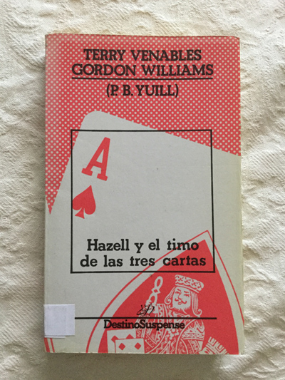 Hazell y el timo de las tres cartas