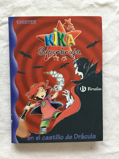 Kika superbruja en el castillo de Drácula