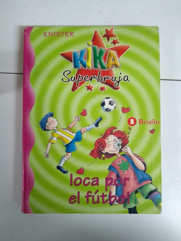 Kika Superbruja, loca por el fútbol