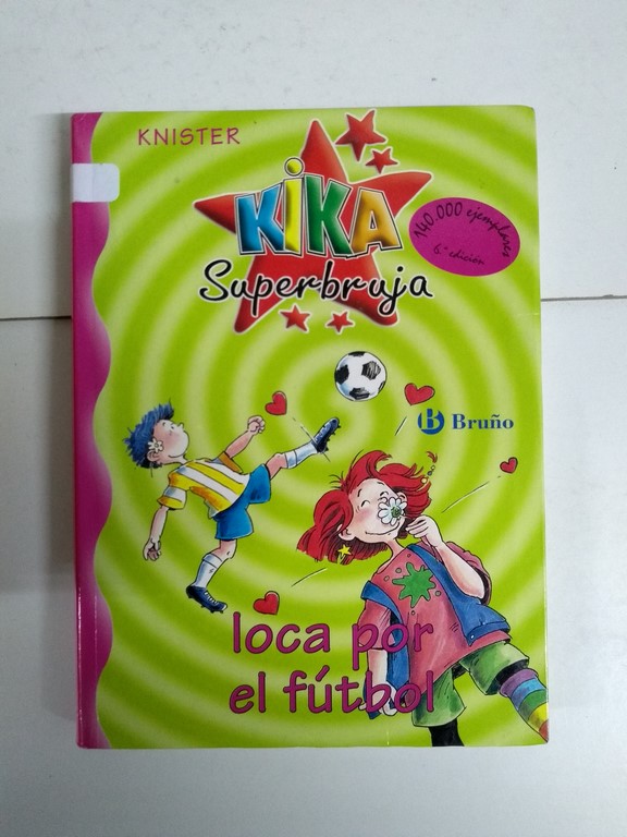 Kika Superbruja loca por el fútbol