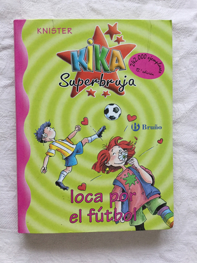 Kika superbruja loca por el fútbol