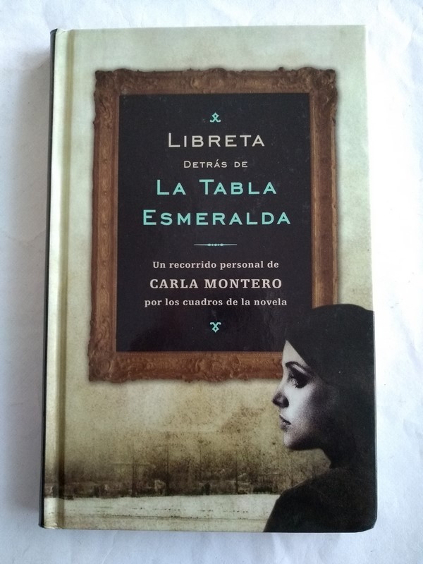 Libreta detras de la tabla esmeralda