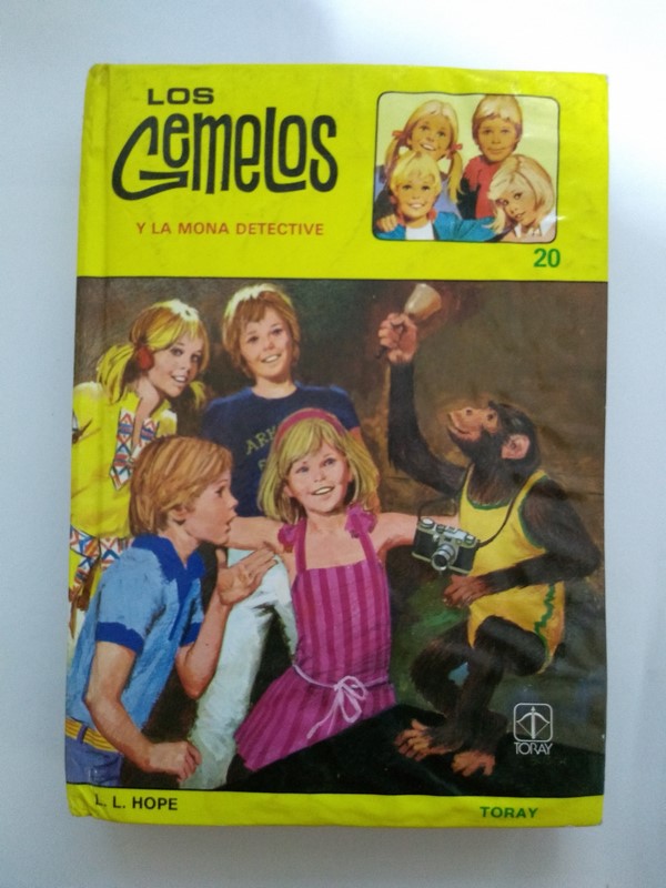 Los gemelos y la mona detective