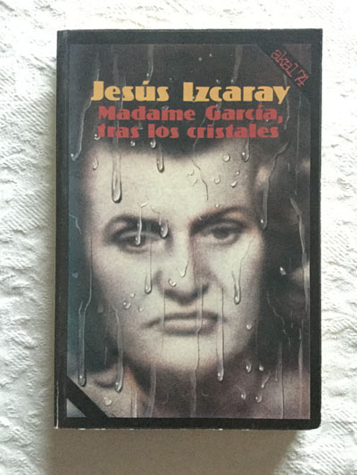 Madame García, tras los cristales