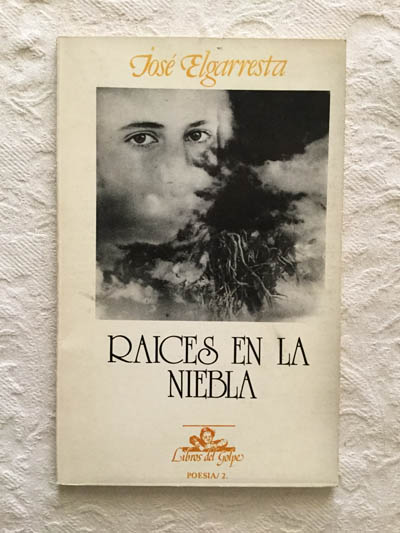 Raíces en la niebla