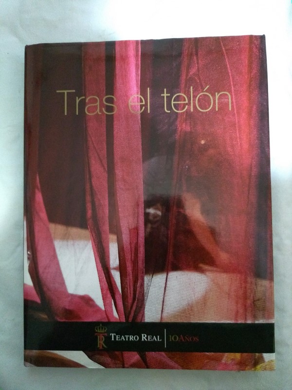 Tras el telon