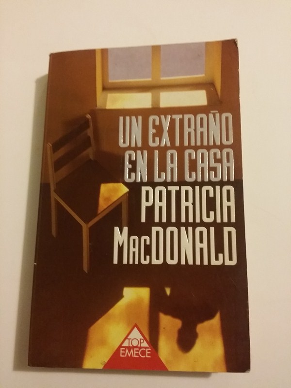 Un extraño en la casa