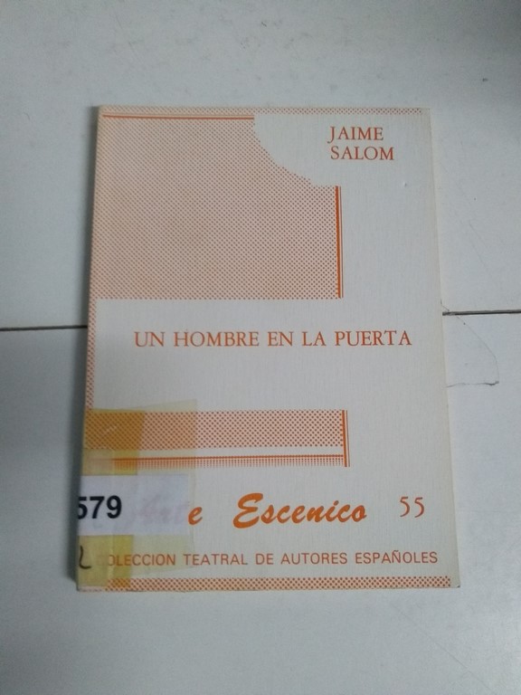 Un hombre en la puerta